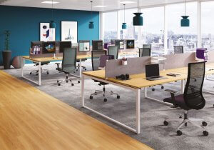 Photo d'inspiration pour l'agencement d'un open space design et ergonomique avec nos fauteuils "Wave" avec dossier en résille.