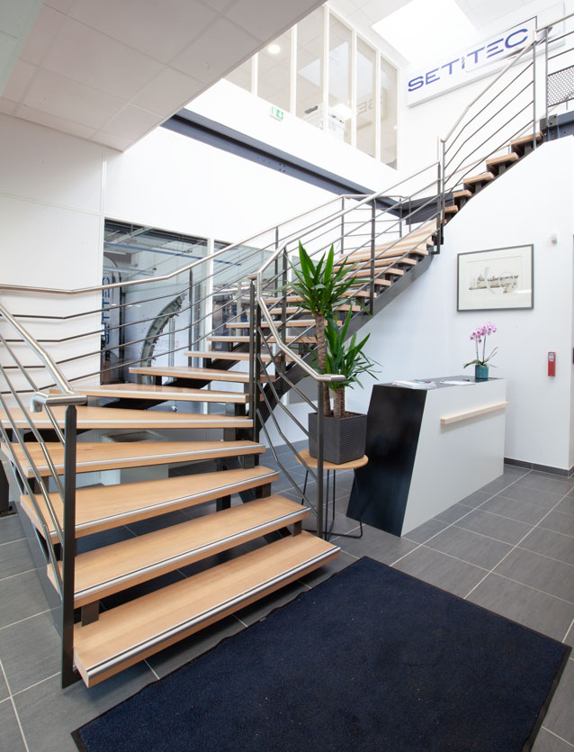 Photo de présentation de l'aménagement des escaliers des locaux de Setitec en Seine-et-Marne