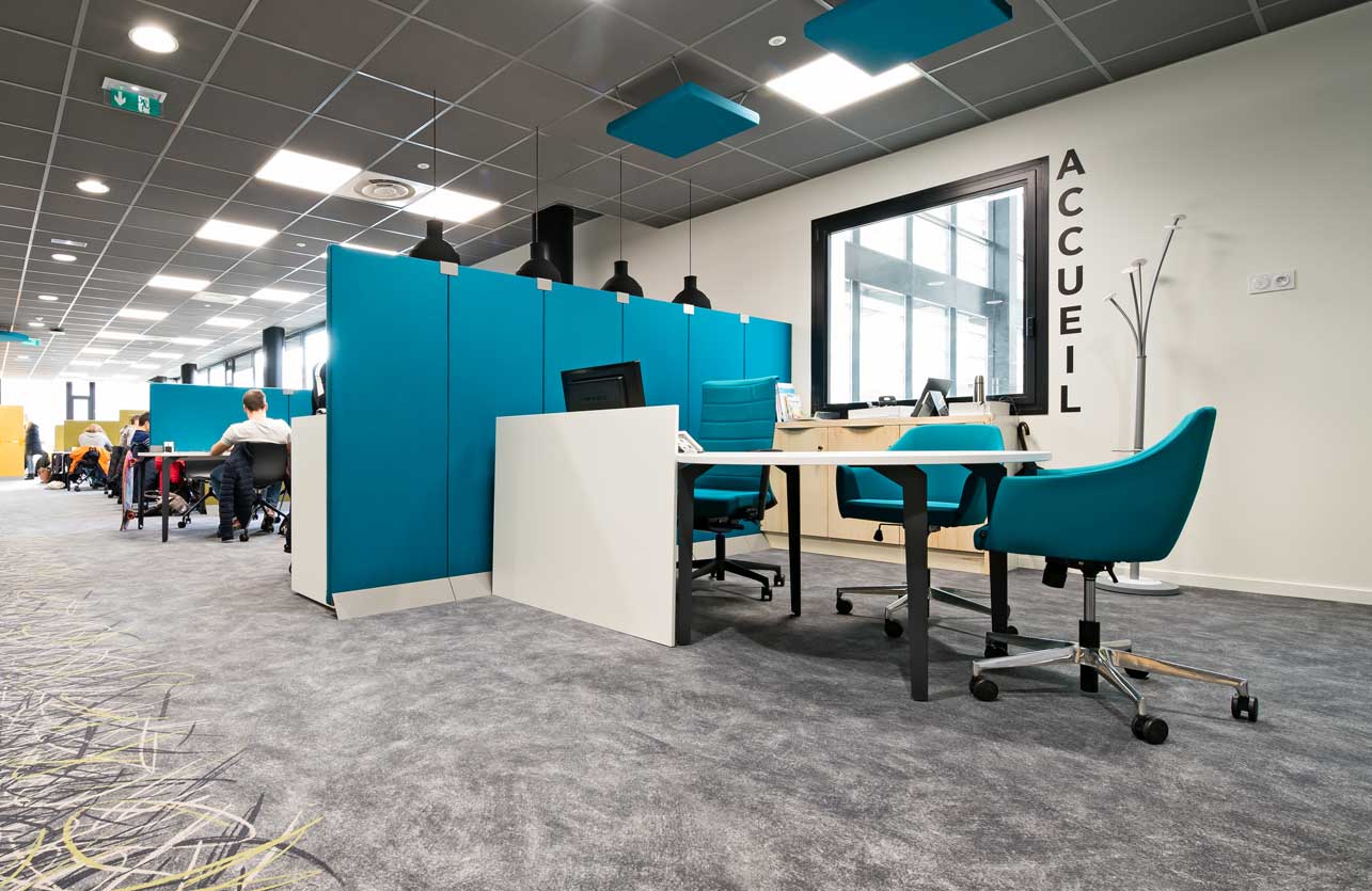 Photo de présentation de l'aménagement d'un espace de travail pour les universitaires dans la bibliothèque « La Source » à Lyon